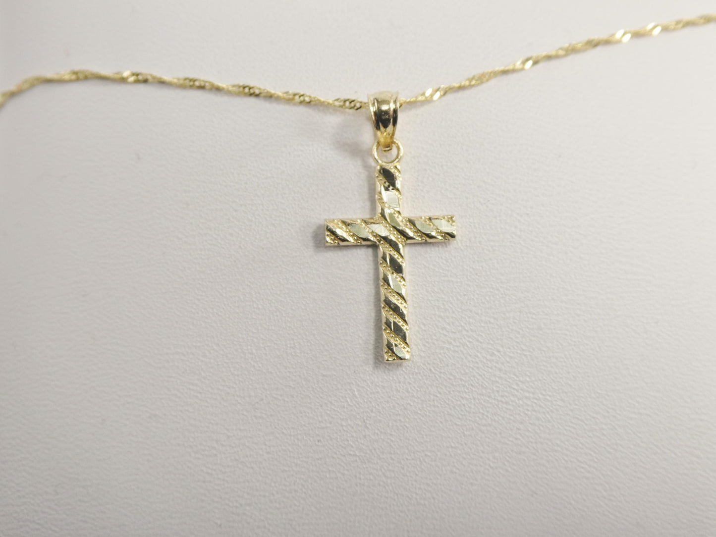 10k Yellow Gold Singapore Chain & Cross Pendant Necklace: 16 inch
