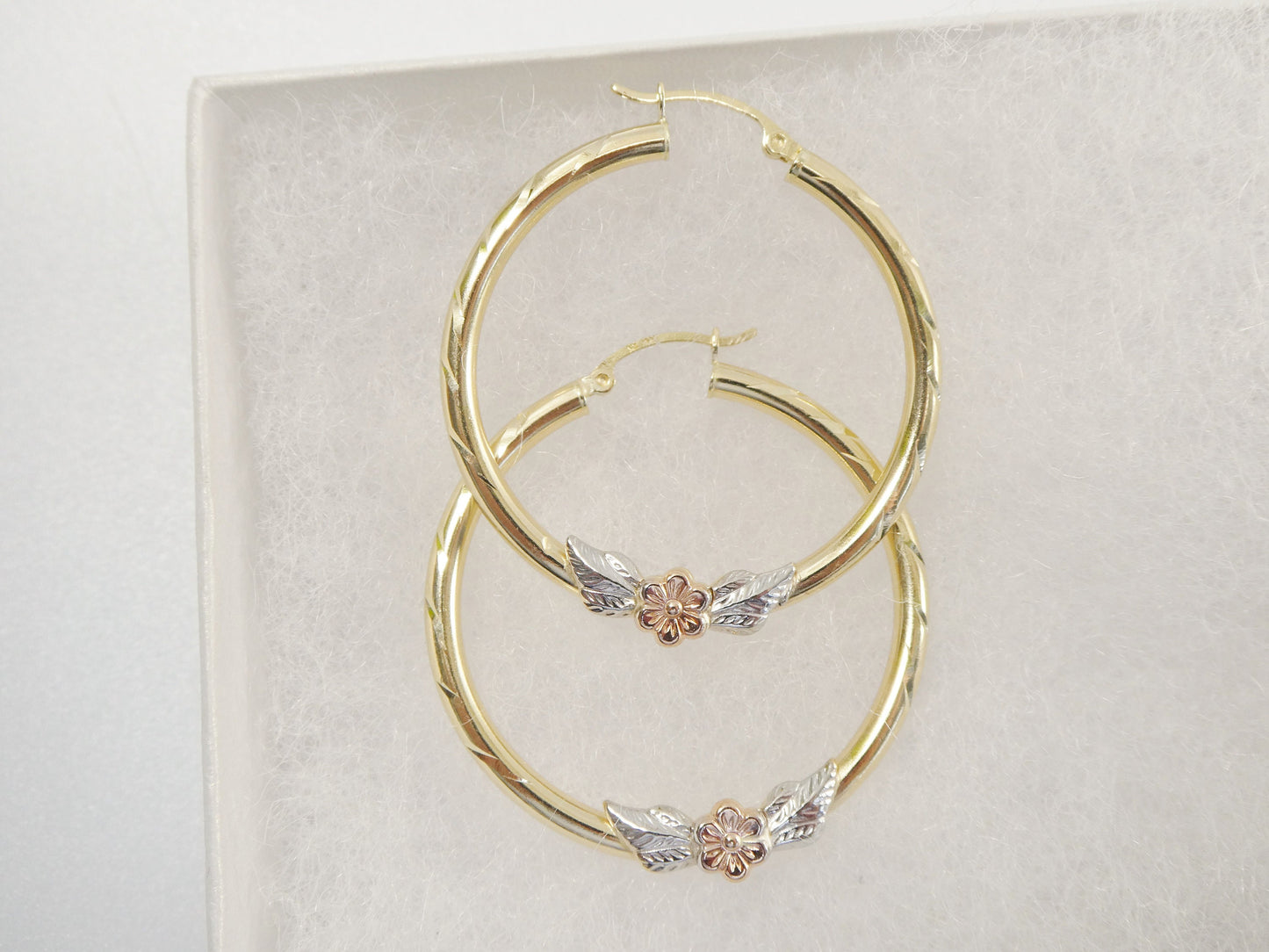 14K Yellow Gold Hoop Earrings: Diamond Cut Flower, 40mm