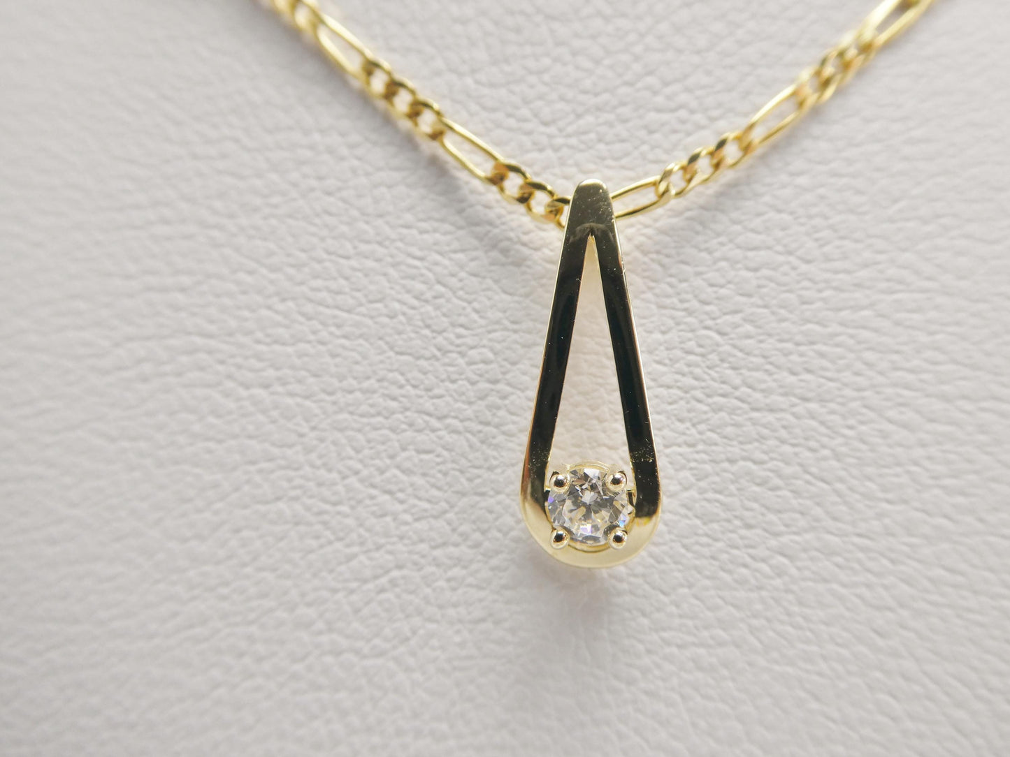 10k real solid yellow gold 18 inch solid figaro chain and solitaire pendent set
