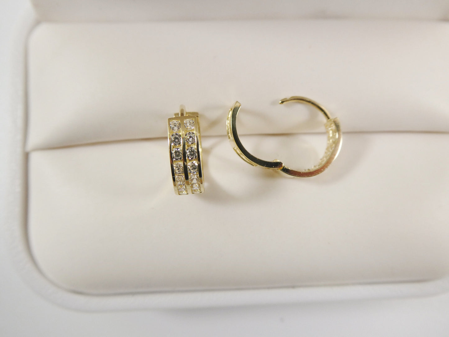 real 10k solid yellow gold 2 line prong setting small huggie hoop earring
