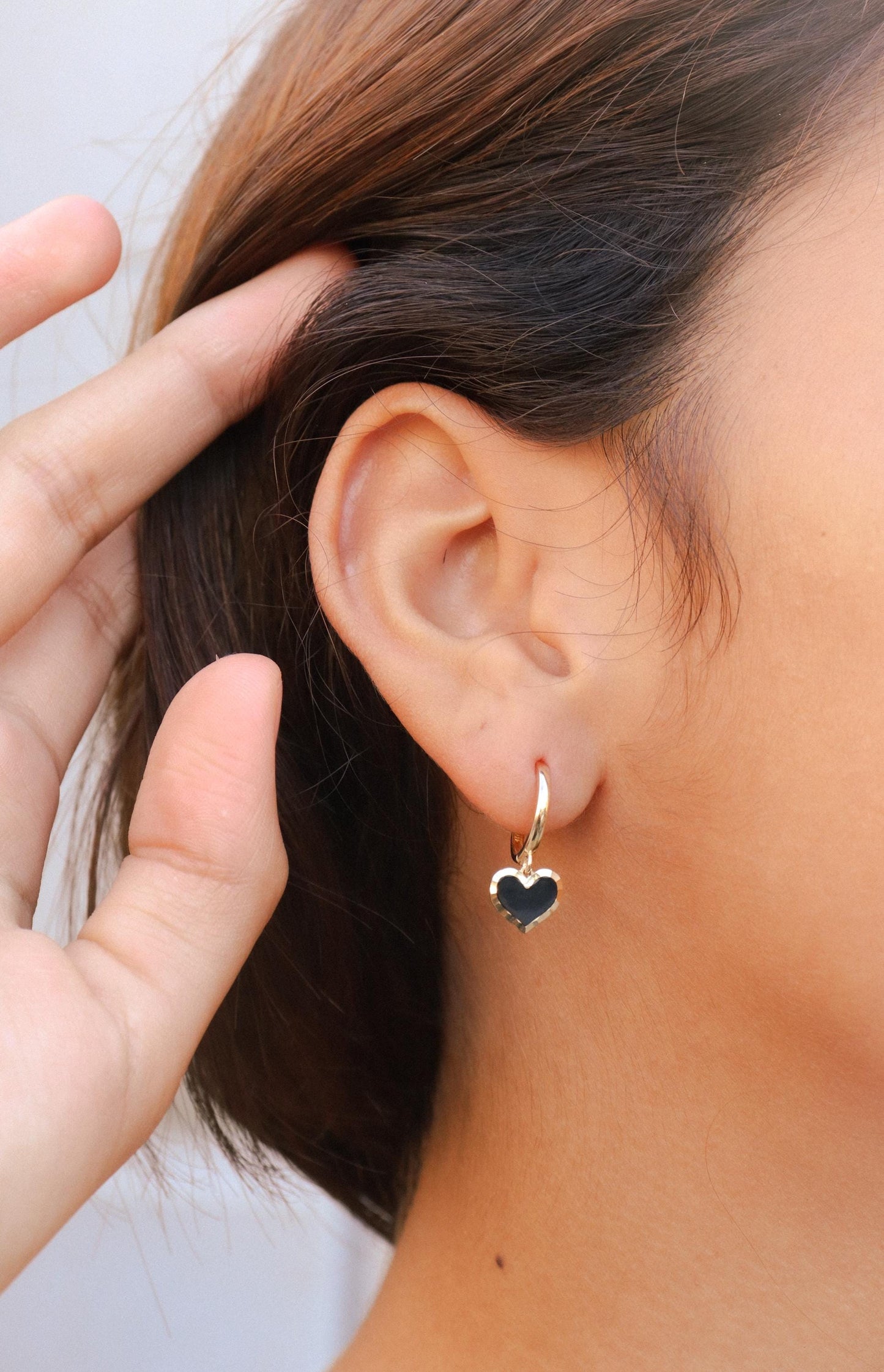 real 10k solid yellow gold black enamel heart hoop huggie earrings