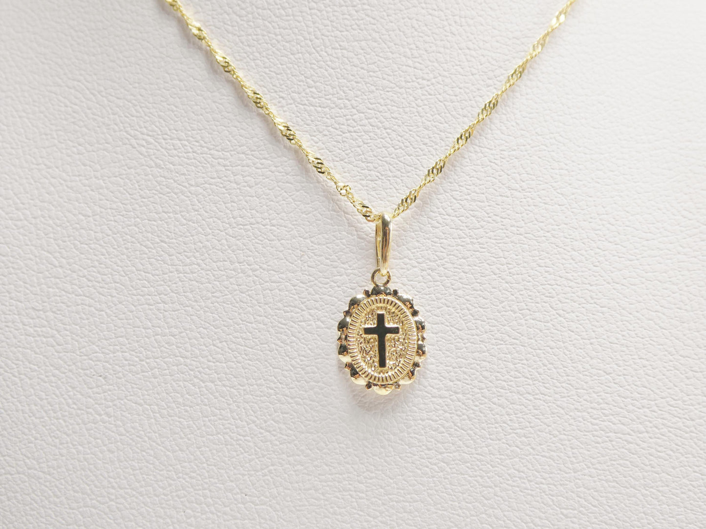 10k Yellow Gold Singapore Chain Necklace oval cross Pendant