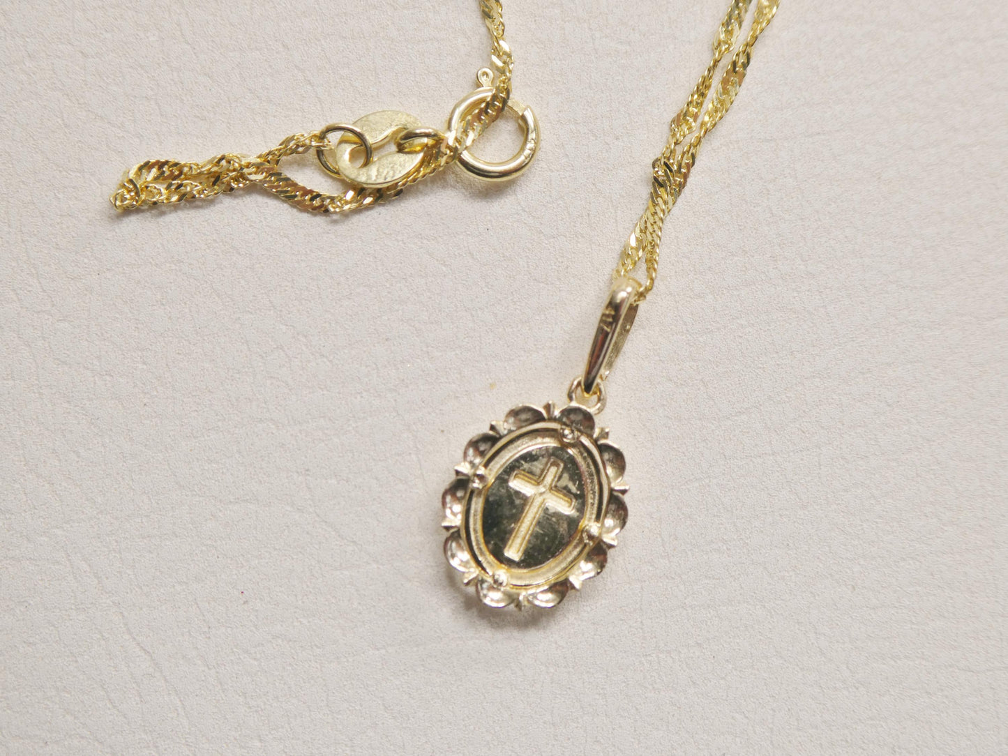 10k Yellow Gold Singapore Chain Necklace oval cross Pendant