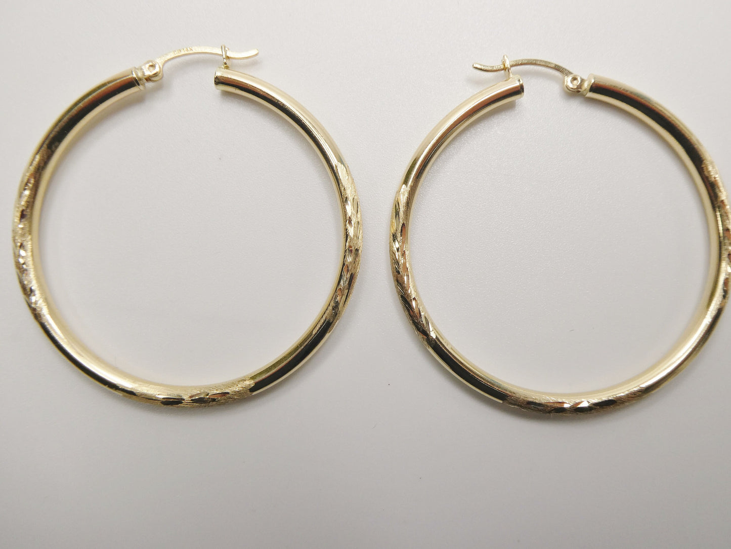 14K real solid yellow gold round hoop earrings snap closure diamond cut finish