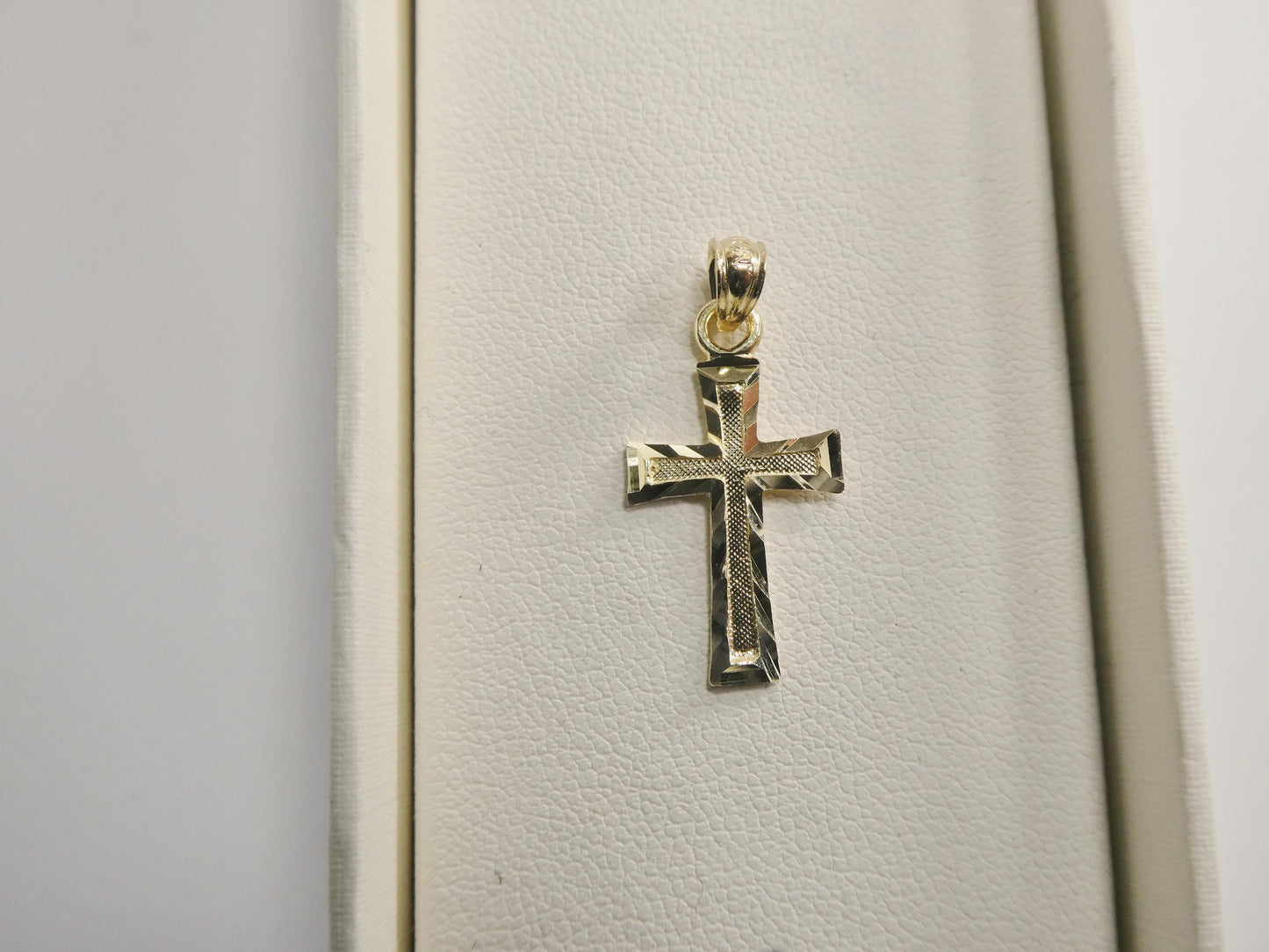 10k Yellow Gold Singapore Chain & Cross Pendant Necklace: 16 inch