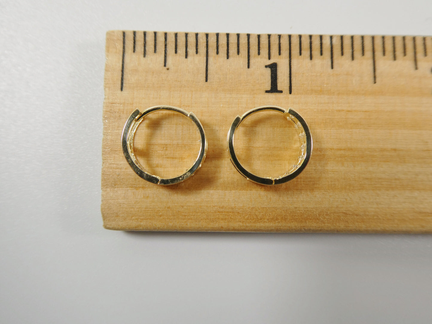 Real 10k Solid Yellow Gold 2 Line Prong Setting Small Huggie Hoop Earrings