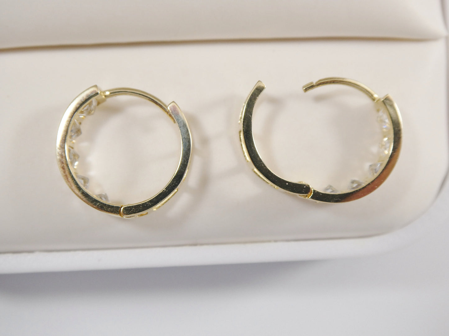 real 10k solid yellow gold princess-cut setting 14mm hoop huggie earrings
