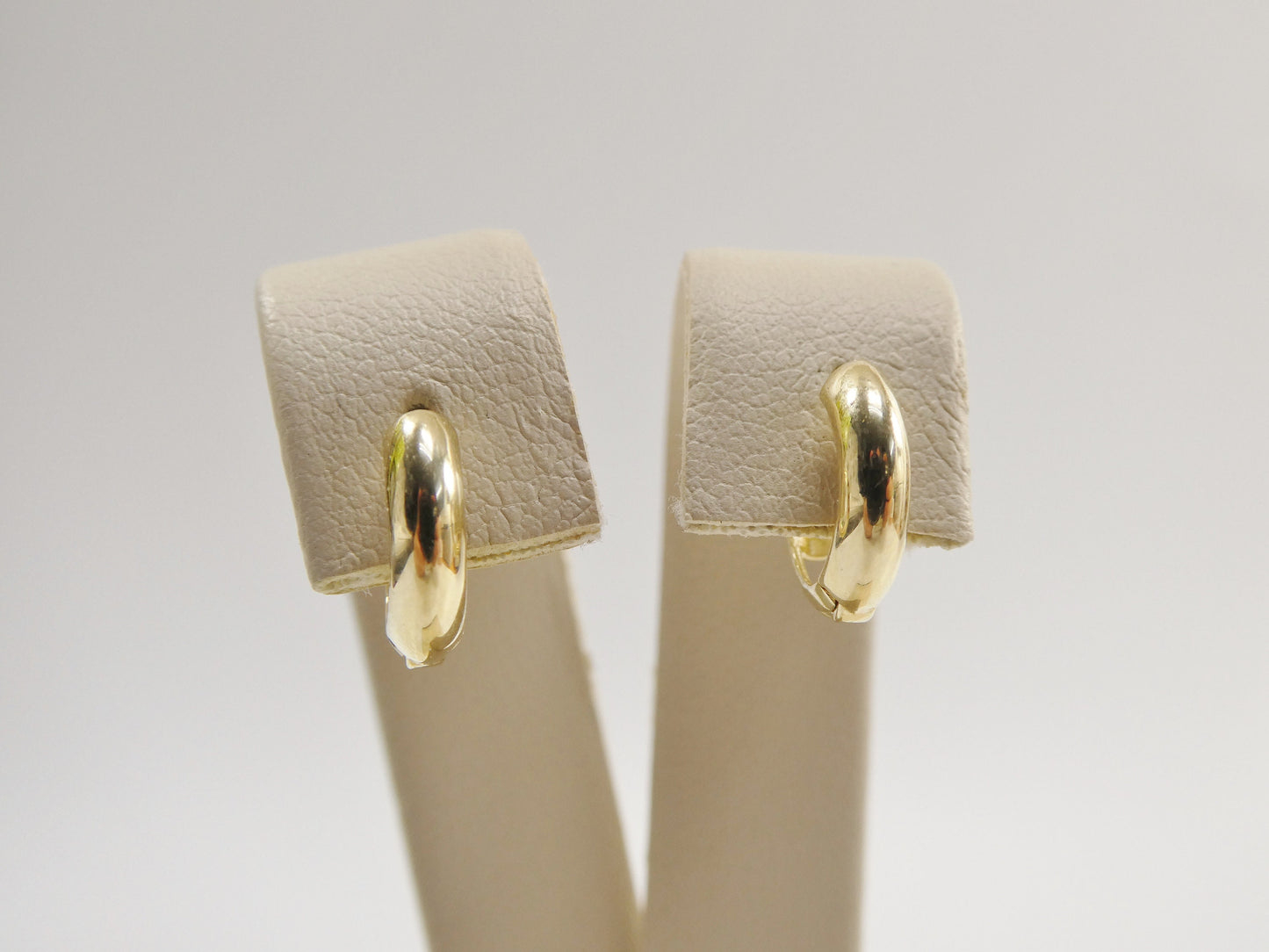 Real 10k Solid Yellow Gold 10.5mm Small Plain High Polish Finish Hoop Huggie Earrings