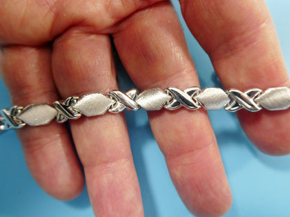 XOXO Sterling Silver Bracelet: 14k White Gold Finish, 6.5 Inch