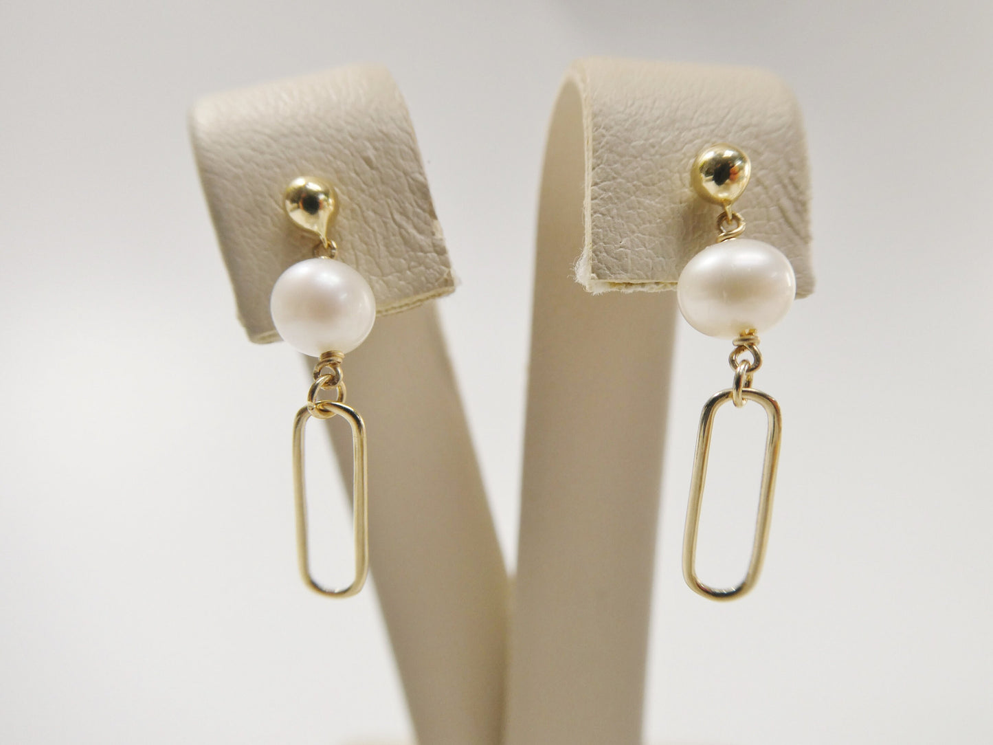 Real 10k Solid Yellow Gold Freshwater Cultured Pearl Stud Earrings Dainty