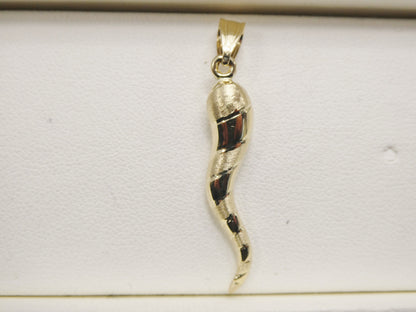 14k Real Solid Yellow Gold Tri Color Horn Pendent and Robe Necklace