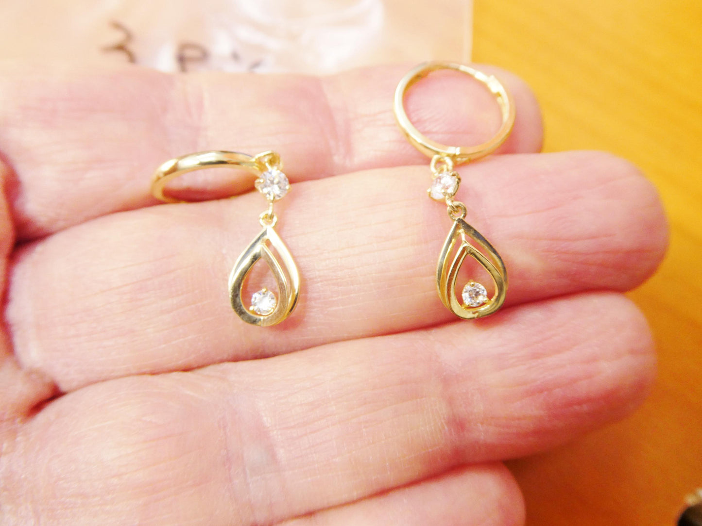 real 10k solid yellow gold teardrop hoop huggie earring