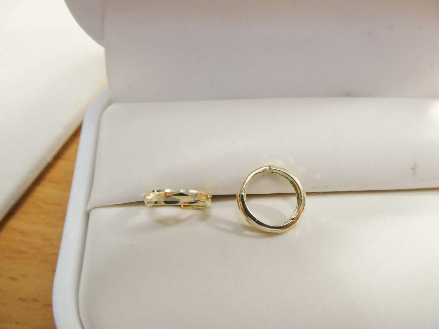 Real 10k Solid Yellow Gold Diamond Cut Hoop Huggie Earrings