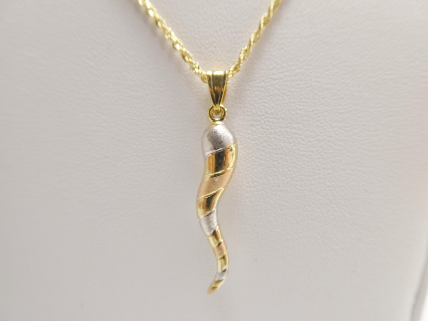 14k Real Solid Yellow Gold Tri Color Horn Pendent and Robe Necklace