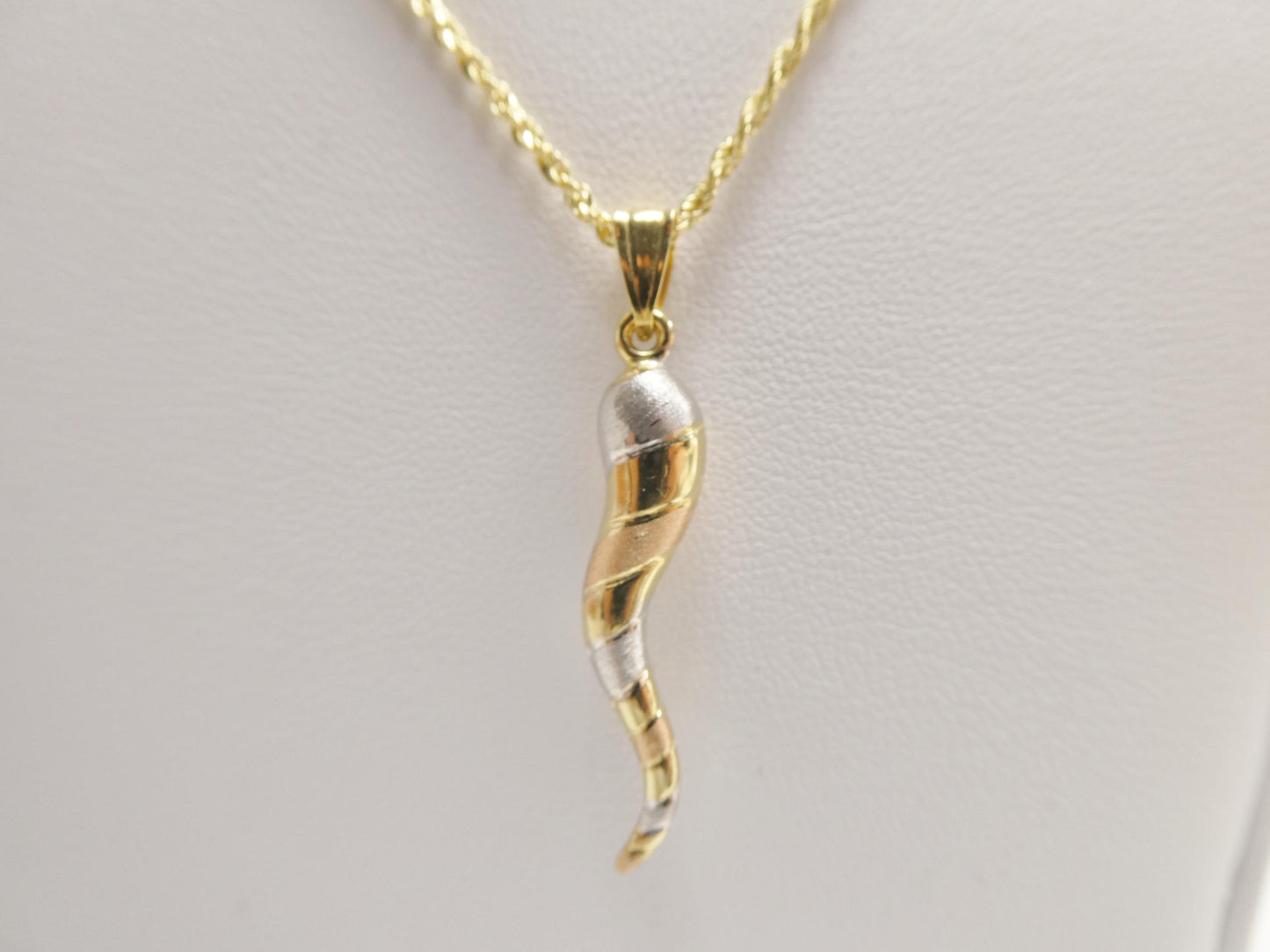 14k Real Solid Yellow Gold Tri Color Horn Pendent and Robe Necklace