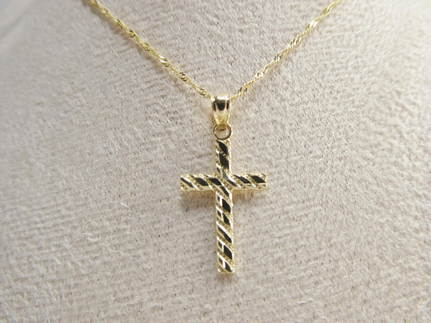 10k Yellow Gold Singapore Chain & Cross Pendant Necklace: 16 inch