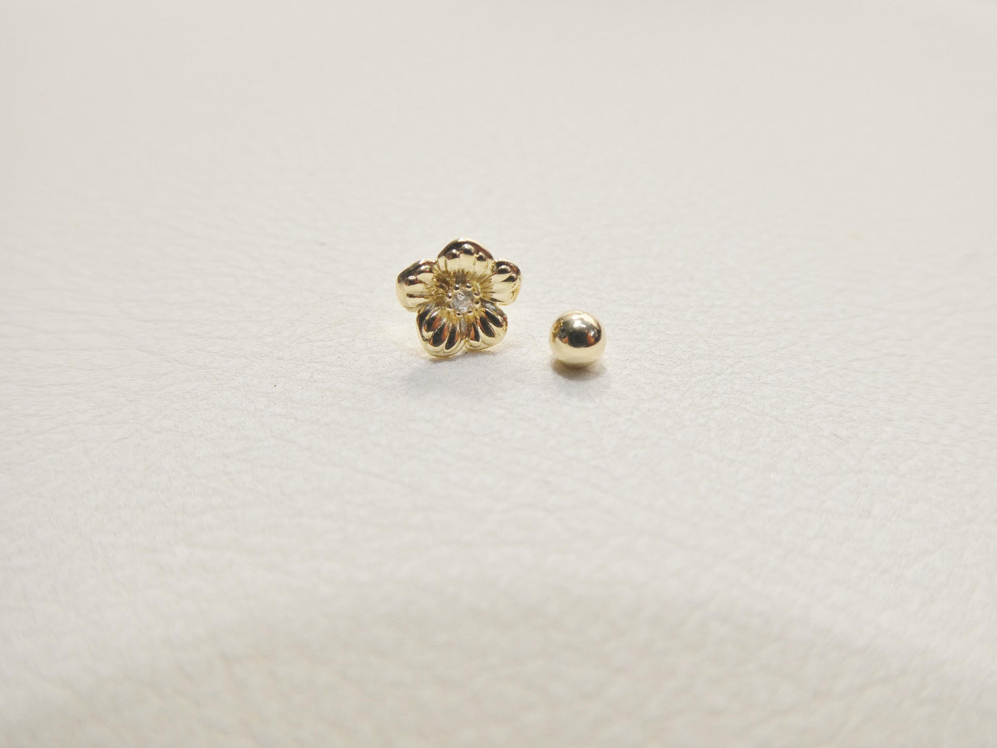 14k Real Solid Yellow Gold Cartilage Flower Body Ring Piercing